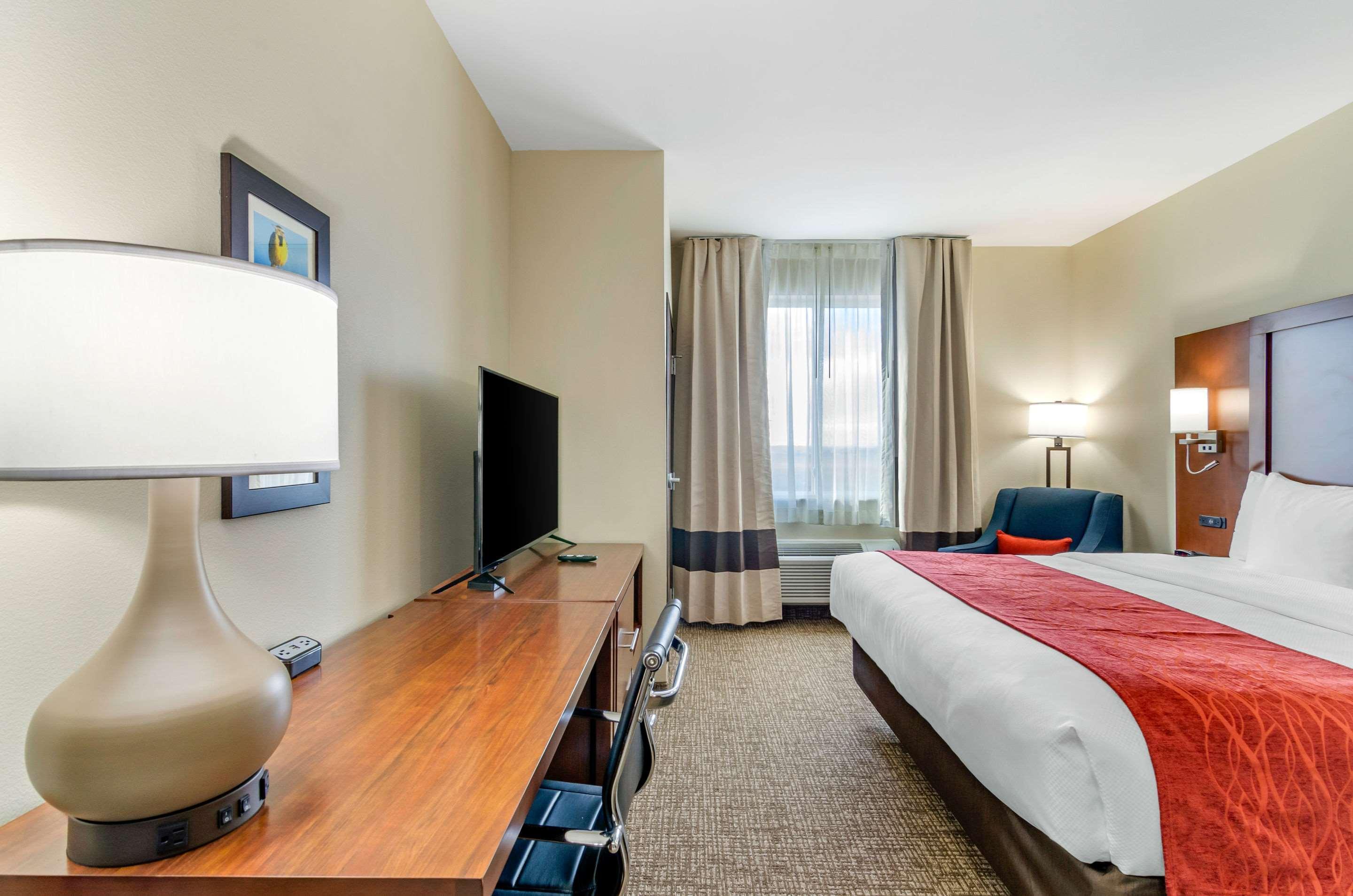 Comfort Inn & Suites Salina North Esterno foto