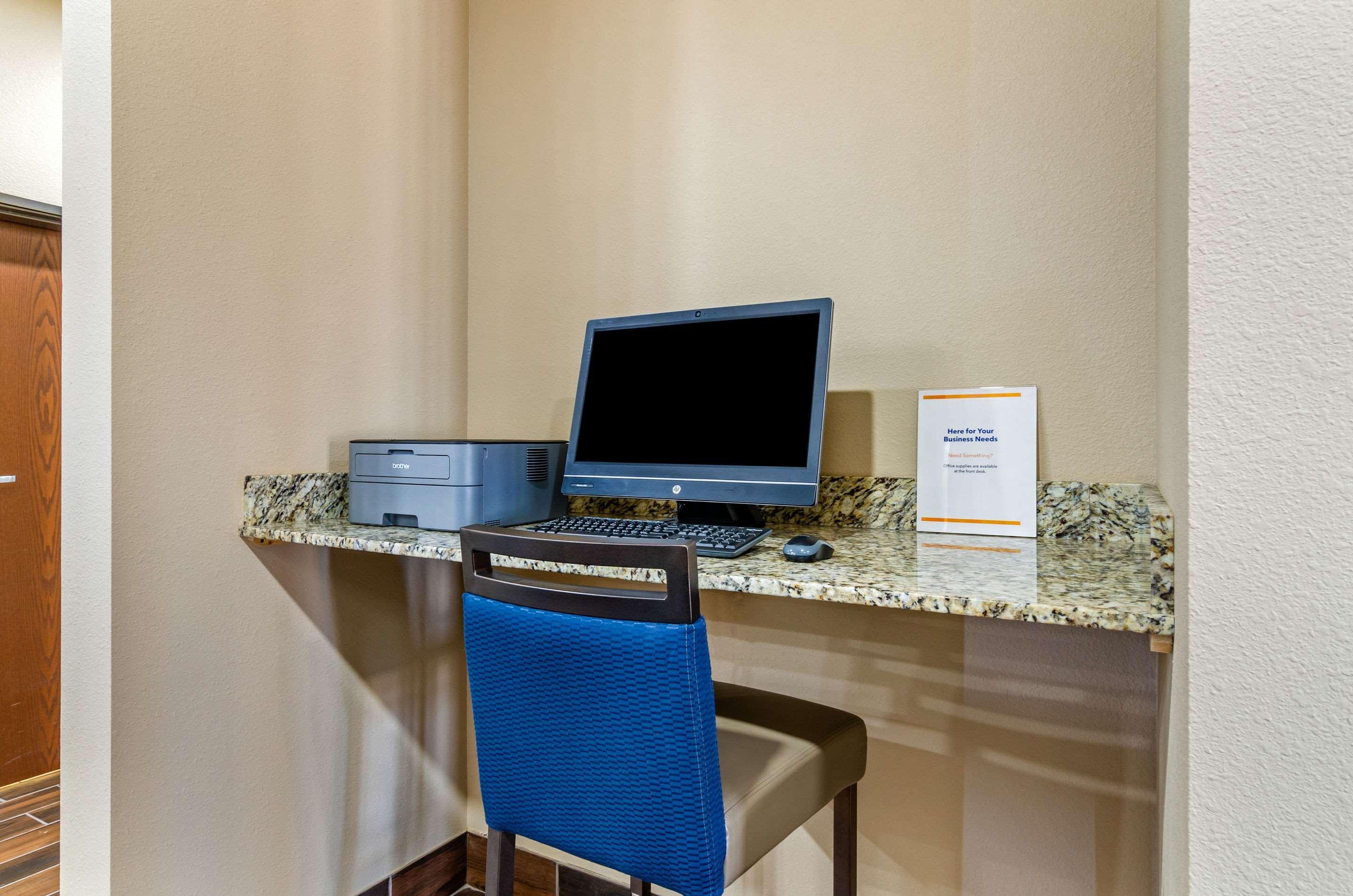 Comfort Inn & Suites Salina North Esterno foto