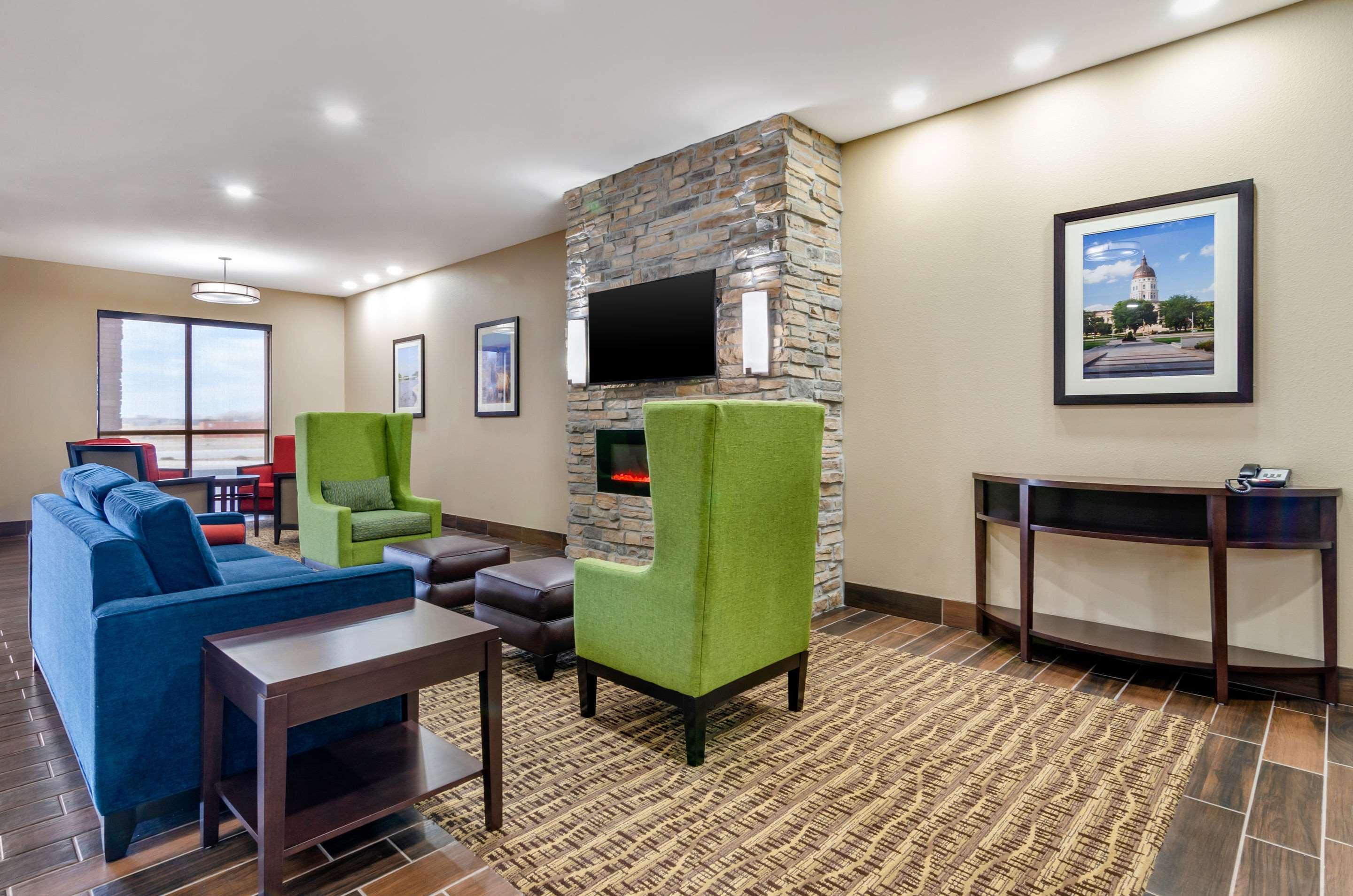 Comfort Inn & Suites Salina North Esterno foto